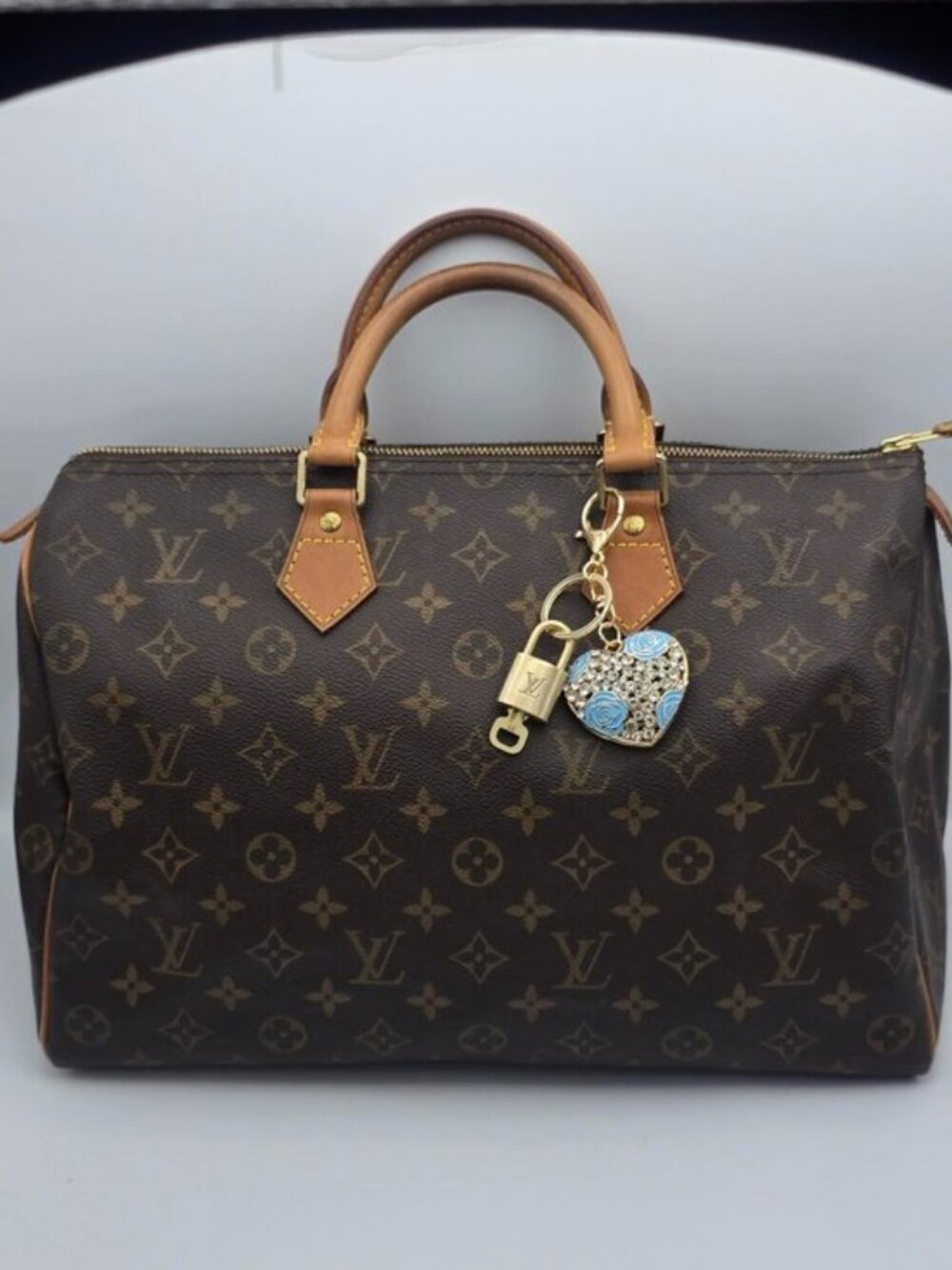 LV Gold Padlock 🔑 Authentic Louis Vuitton Charm + Unbranded Heart Keychain - Picture 3 of 10